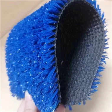 Biru Keras Memakai Rumput Tiruan